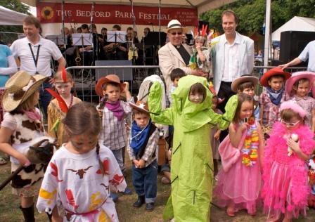 Fancy Dress 2009 - Father Kevin & David Juritz with winners